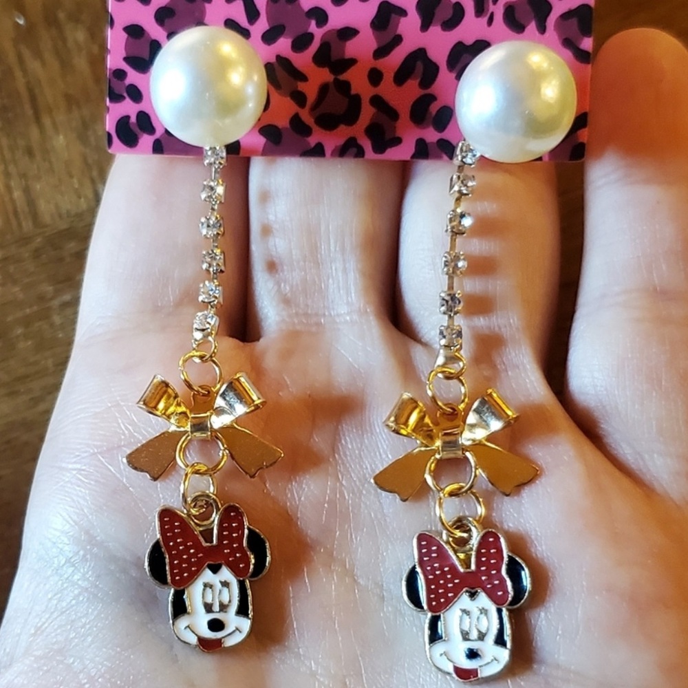 Disney Minnie Mouse Gold and Red Pearl Drop Earrings. NWOT